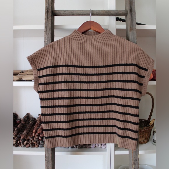 NWOT Blue Pepper Cropped Sweater from Boutique - Picture 1 of 1